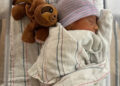 Enrique Iglesias e Anna Kournikova compartilham foto após ter o bebê nº 4