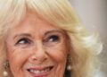 Esses pequenos detalhes da linguagem corporal revelam muito sobre a rainha Camilla