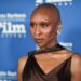 Estrelas de Hollywood Idris Elba e Cynthia Erivo reconhecidas na lista de honra do Ano Novo