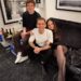 Ethan Slater participa do Saturday Night Live para apoiar Ariana Grande