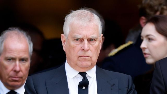 Ex-príncipe Andrew não tem pressa para desocupar Royal Lodge - Fonte