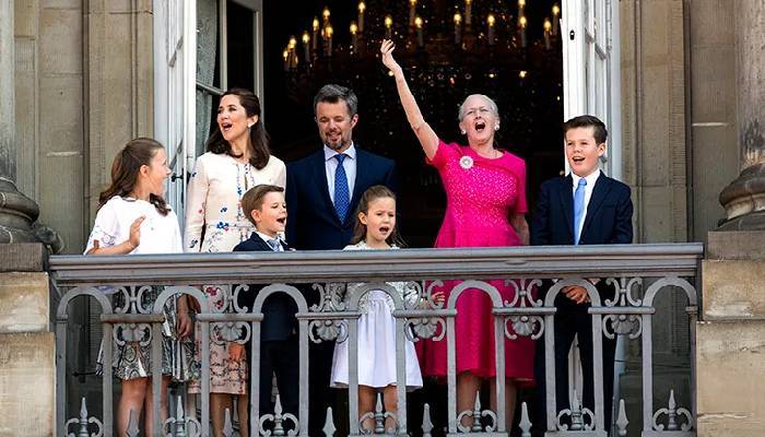 Família Real provoca decoração de Natal antes da reunião