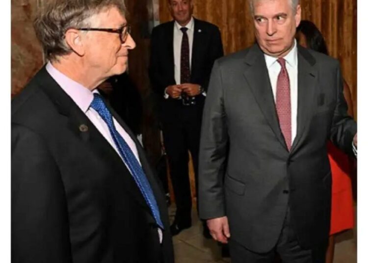 Fotos de Epstein de Andrew Drop enquanto ele frequentava a Capela Real