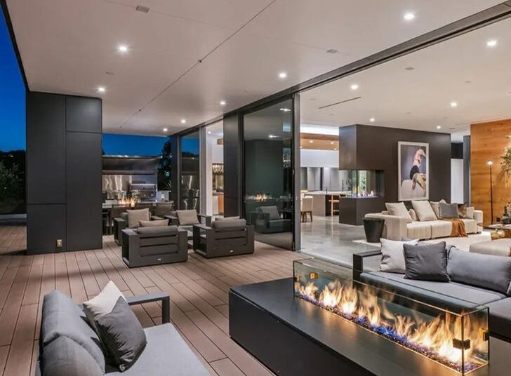Gene Simmons relista casa em Beverly Hills com redução de preço de US$ 1 milhão