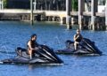 Gisele Bündchen exibe músculos tonificados em encontro de jet ski com Joaquim Valente