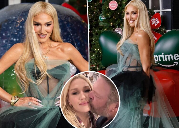 Gwen Stefani encerra rumores de divisão de Blake Shelton durante passeio no tapete vermelho