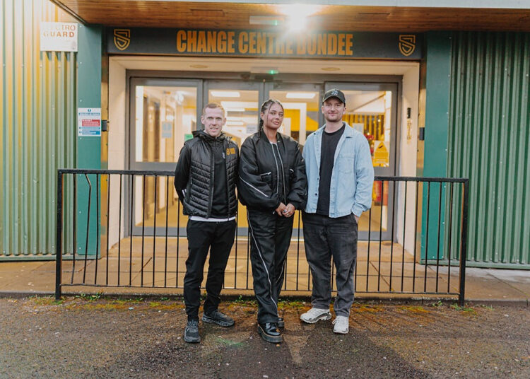 Hannah Laing abre oficialmente seu novo estúdio musical comunitário em Dundee