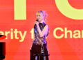 Hayley Williams estabelece limites contra fãs 'racistas' e 'sexistas' em shows