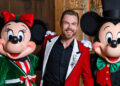 'Holiday Spectacular' da Disney na ABC: escalação de artistas, fotos e muito mais | ABC, Aloe Blacc, Bebe Rexha, Natal, Coco Jones, Derek Hough, Disney, Ginnifer Goodwin, Good Charlotte, Gwen Stefani, iam tongi, Ke Huy Quan, Mariah, a Cientista, Nate Torrence, Nicole Scherzinger, Trisha Yearwood | Notícias e fofocas sobre celebridades | Entretenimento, fotos e vídeos