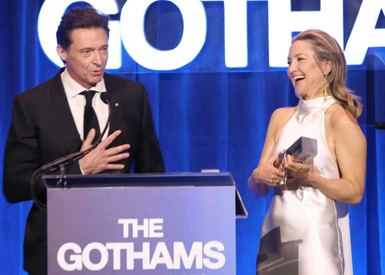 Hugh Jackman se regozija que sua nova homenagem no Gotham Awards deixará Ryan Reynolds 'insanamente ciumento'