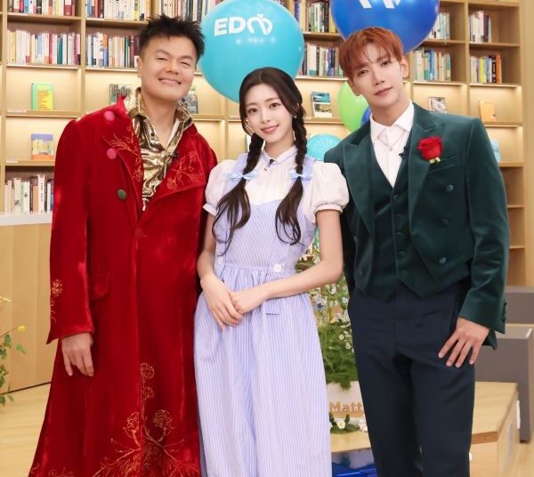 (Crédito: JYP Entertainment)
