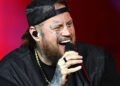 Jelly Roll recebe mensagem 'poderosa' de compartilhamento emocional para os fãs em show íntimo