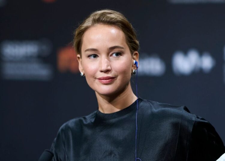 Jennifer Lawrence quebra o silêncio sobre seus filhos, jornada de maternidade