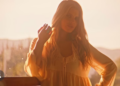 Jessica Simpson revive o estilo Y2K enquanto comemora o sucesso do vinil no Nashville Canyon