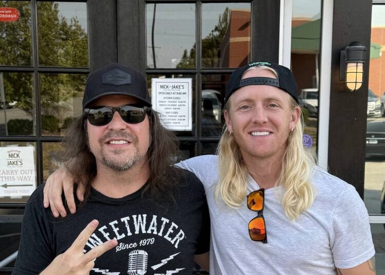 Jimmy Allen discute músicas inéditas com Sebastian James