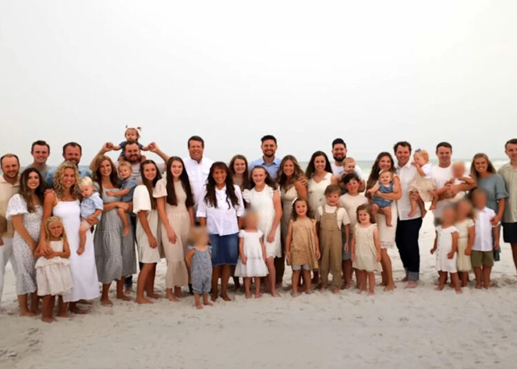 Jinger Duggar dá um vislumbre do Natal de sua família depois de compartilhar que é o primeiro em casa em 9 anos