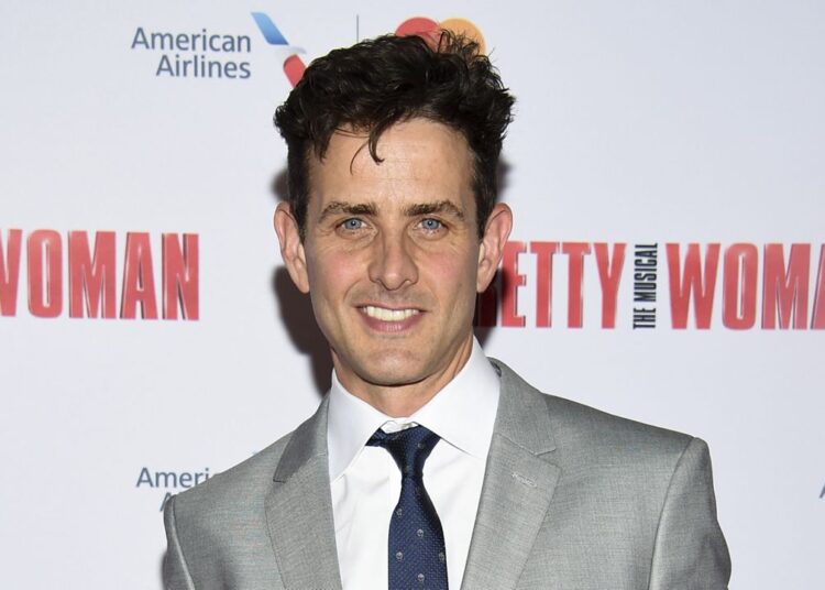 Joey McIntyre fala sobre 'Tinselcolor: Holiday Soundtracks Live'