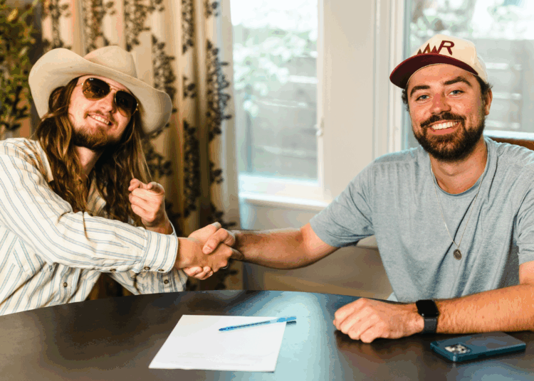Josiah Siska tintas com Walk Off Entertainment