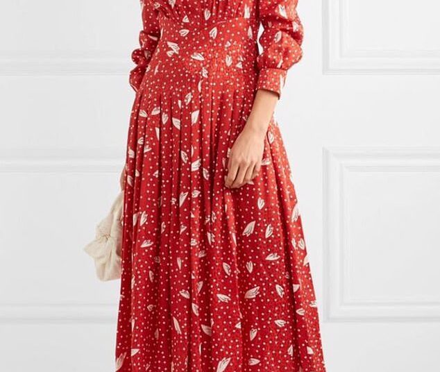 Kate Middleton acabou de revestir seu vestido vermelho esgotado para o almoço real de Natal - e encontramos estilos festivos semelhantes nas ruas
