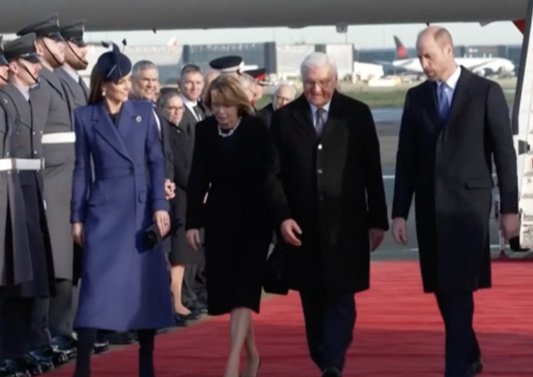 Kate Middleton e o Príncipe William cumprimentam o presidente alemão em nome de King no início da visita de Estado