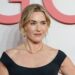Kate Winslet, passeio raro no tapete vermelho do filho Joe Anders