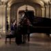 Kate e Princesa Charlotte fazem dueto surpresa de piano em show de canções de natal na véspera de Natal | Notícias do Reino Unido