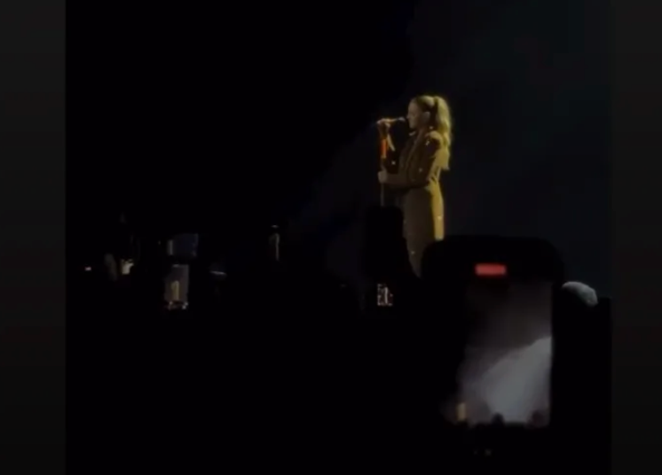 Kelsea Ballerini bate em fã que gritou enquanto ela cantava uma música de breakip