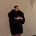 Kendall Jenner usa um vestido de lantejoulas vermelho profundo na véspera de Natal