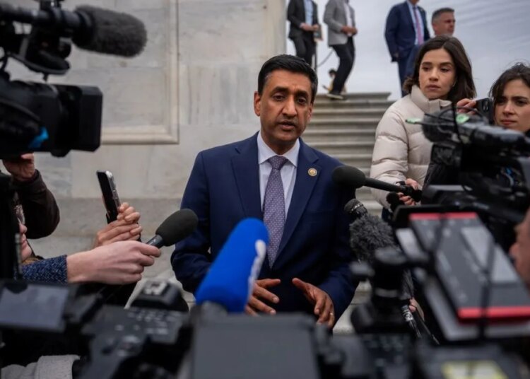 Khanna quer que a família real indenize as vítimas de Epstein