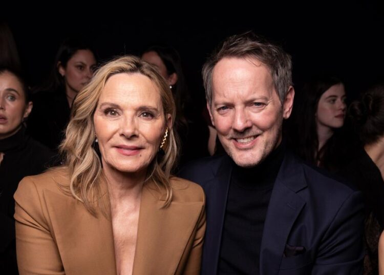 Kim Cattrall, de Sex and City, casa-se com Russell Thomas em Londres