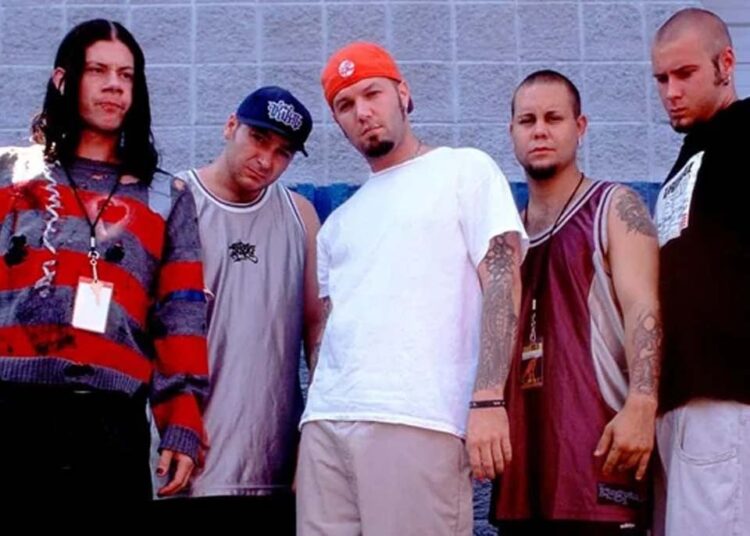 Limp Bizkit faz retorno musical ao vivo com homenagem ao falecido Sam Rivers