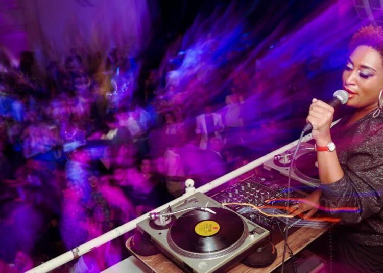 NOLA DJ Soul Sister dá festa de Réveillon Soul Train | Música | Gambito Semanal