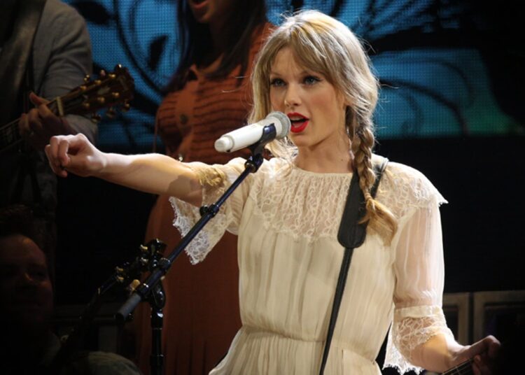 Novo estudo mapeia a psicologia do romance nas canções de Taylor Swift