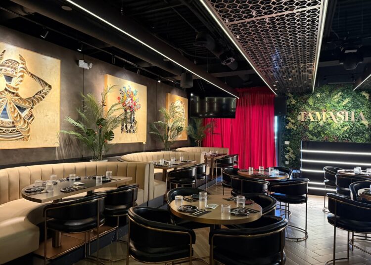 Novo restaurante traz vibrações de Bollywood à cena gastronômica e noturna de Londres