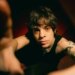 O agitado artista pop Ezra e Powfu capturam o tempo parado na agitada nova balada “Hourglass” »LIVING LIFE FEARLESS