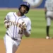 O ex-jogador de campo da LSU Michael Braswell assina contrato profissional com o Royals