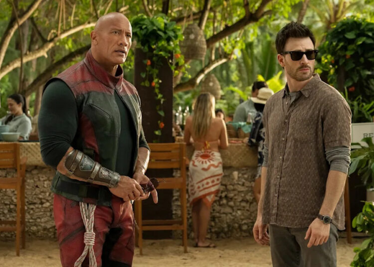 O filme de Natal de Chris Evans e Dwayne Johnson que é “puro entretenimento” estreia na TV esta noite