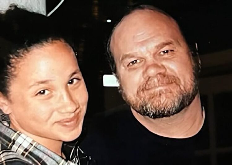 O pai de Meghan Markle, Thomas, tem a perna amputada – Celebrity News – Entretenimento
