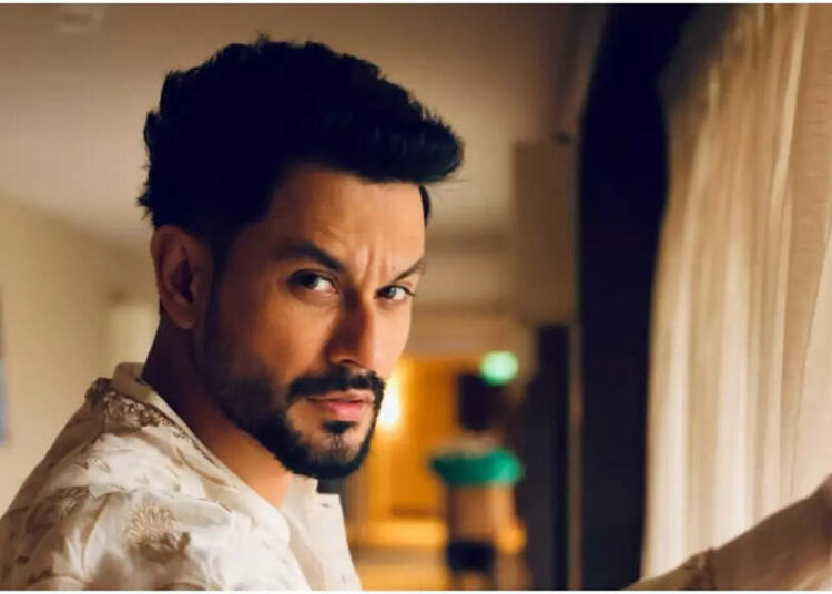 O visual elegante desi de Kunal Kemmu se torna viral, os fãs não conseguem acreditar que ele tem 42 anos – Veja fotos |