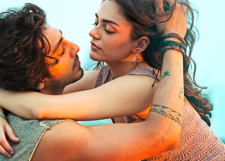 Os atores de 'Saiyaara' Ahaan Panday e Aneet Padda estão no topo da parada de estrelas da IMDb