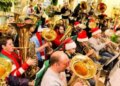 Ouça as tubas em um concerto de Natal na Georgia Square