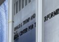 Outro ato musical cancela as próximas apresentações de véspera de Ano Novo no Trump-Kennedy Center
