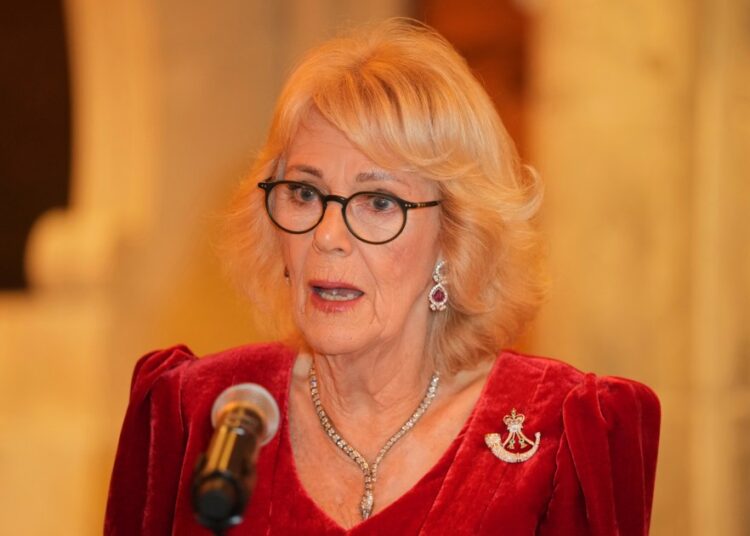 Palácio de Buckingham lança vídeo de uma rainha emocional Camilla