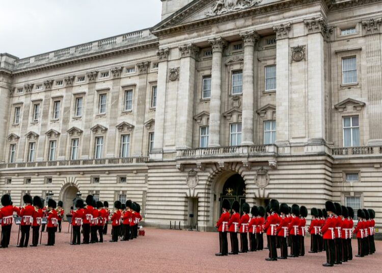 Palácio de Buckingham perde destaque quando a família real se muda para fora de Londres