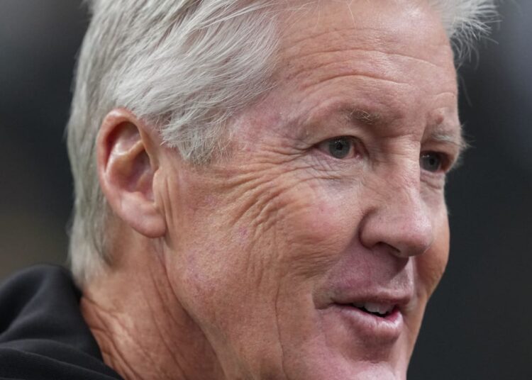 Pete Carroll enfrenta a música após mais uma derrota dos Raiders