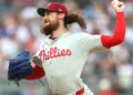 Matt Strahm #25 foi negociado dos Phillies para os Royals