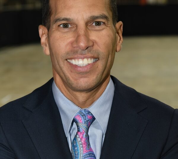 Prêmio Dr. James Morales de Educação Musical anuncia nova bolsa de estudos para aspirantes a músicos