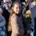 Princesa Charlotte tira selfies com fãs