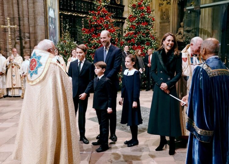 Princesa Kate celebra trabalho comunitário na missa de Natal