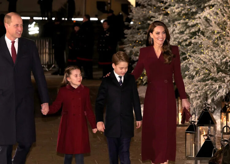Princesa Kate e Charlotte combinam em vermelho natalino no almoço de Natal do rei